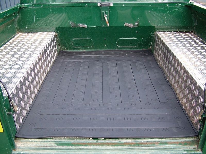Rear Loadspace Moulded Rubber Floor Mat Defender 90